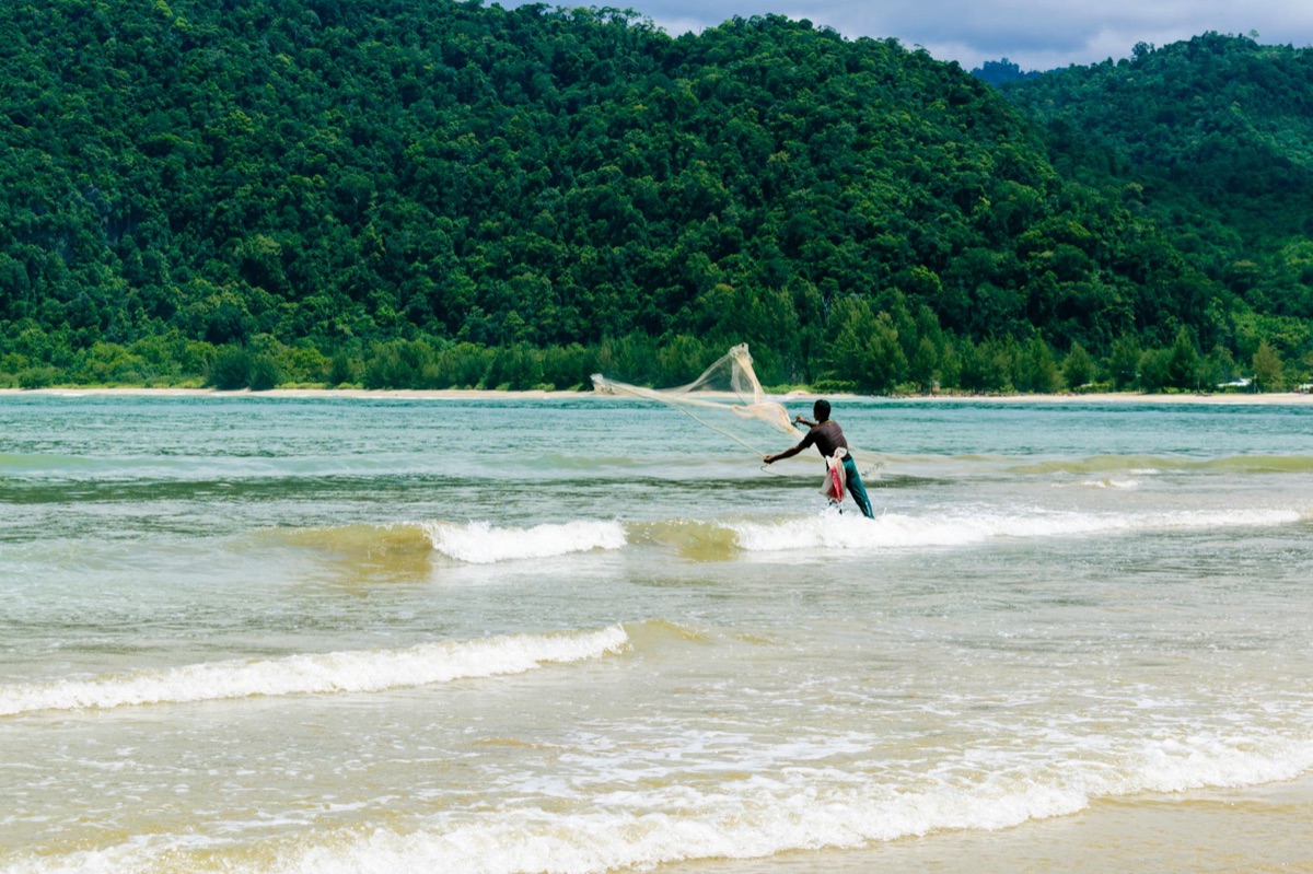 pescatore locale nei seychelles