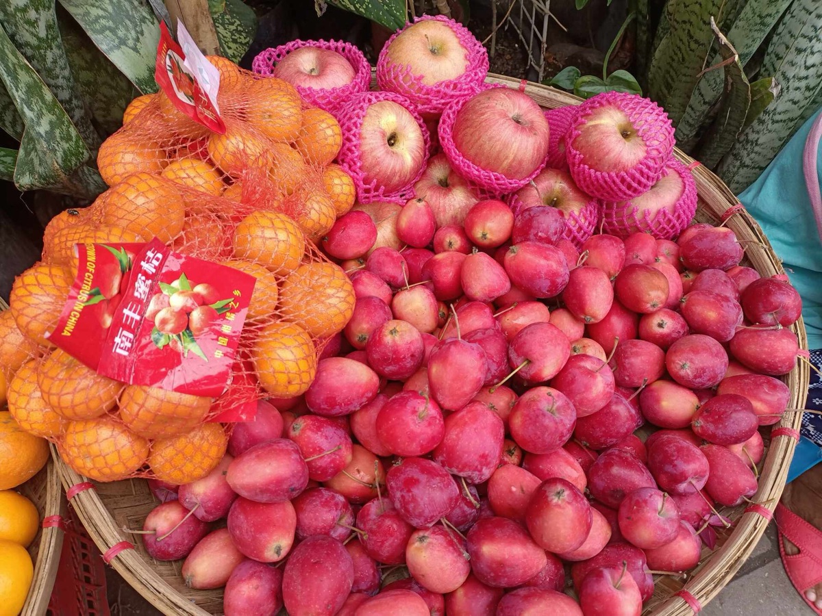 Markt mit tropischen Früchten