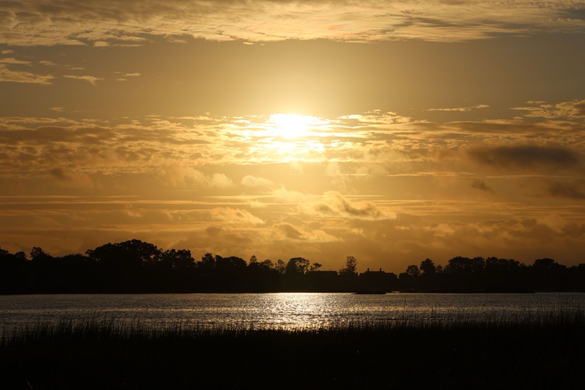 Soleil levant sur l'île de Praline
