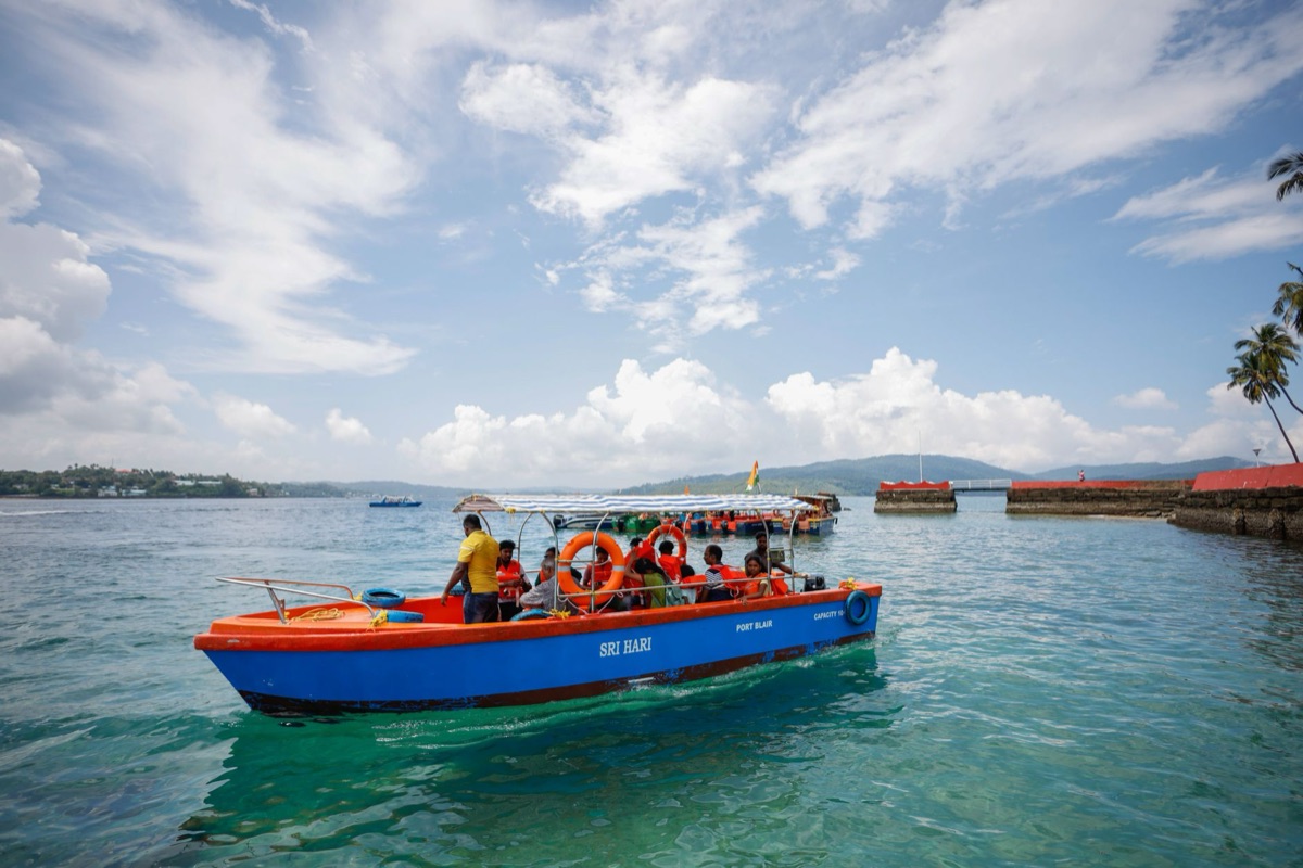 Bateau entre les îles des Seychelles